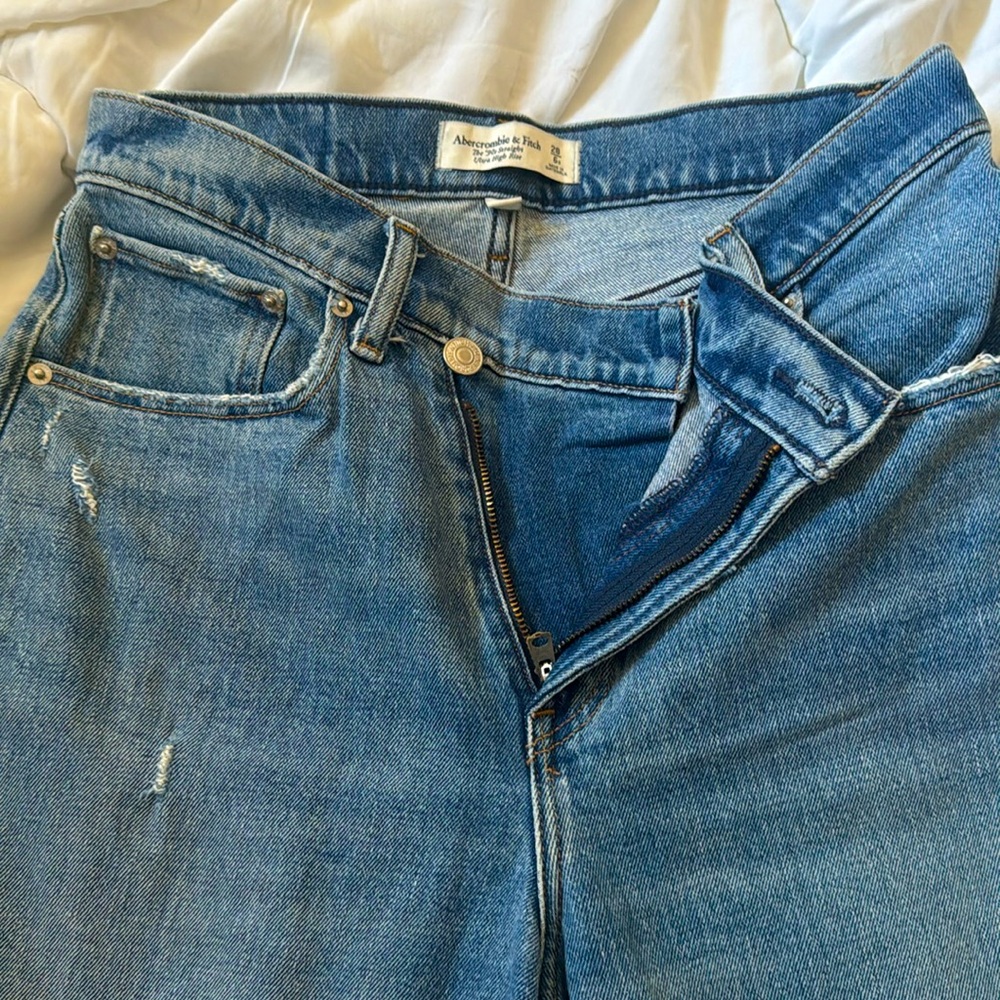 A & F 90s Straight ultra high-rise denim size 28/6r